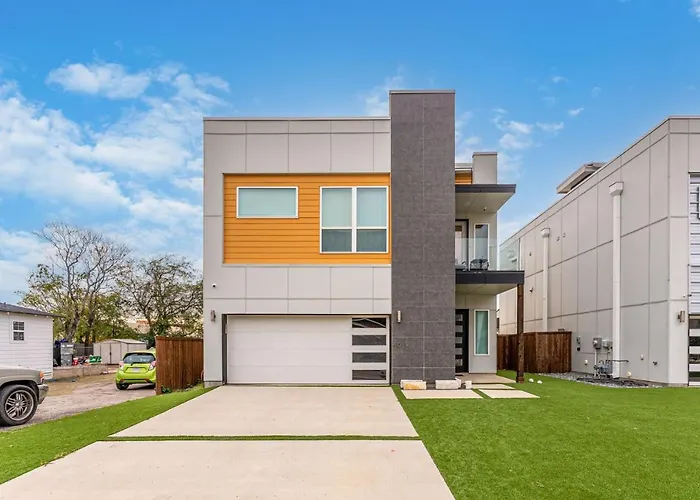 Luxury Home With Rooftop Views Dallas